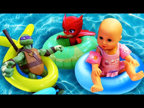 Video mit dem lustigen Clown. Spielzeuge im Pool. 4 Folgen am Stück