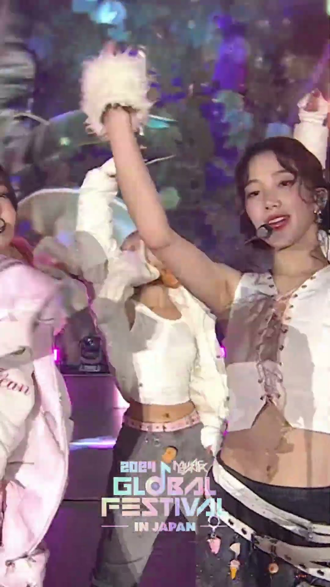Easy (remix) - LE SSERAFIM #Easy #LESSERAFIM #르세라핌 #Shorts #MusicBankinJapan | KBS WORLD TV
