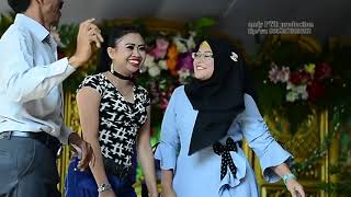 Ot elis .. di goyang bareng penyanyi koplo.