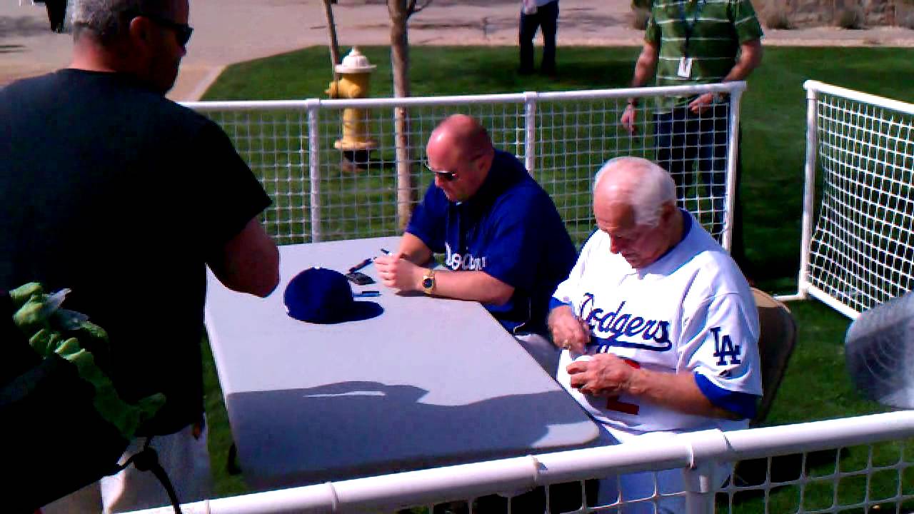 Tommy LaSorda Los Angeles Dodgers Signing Autographs