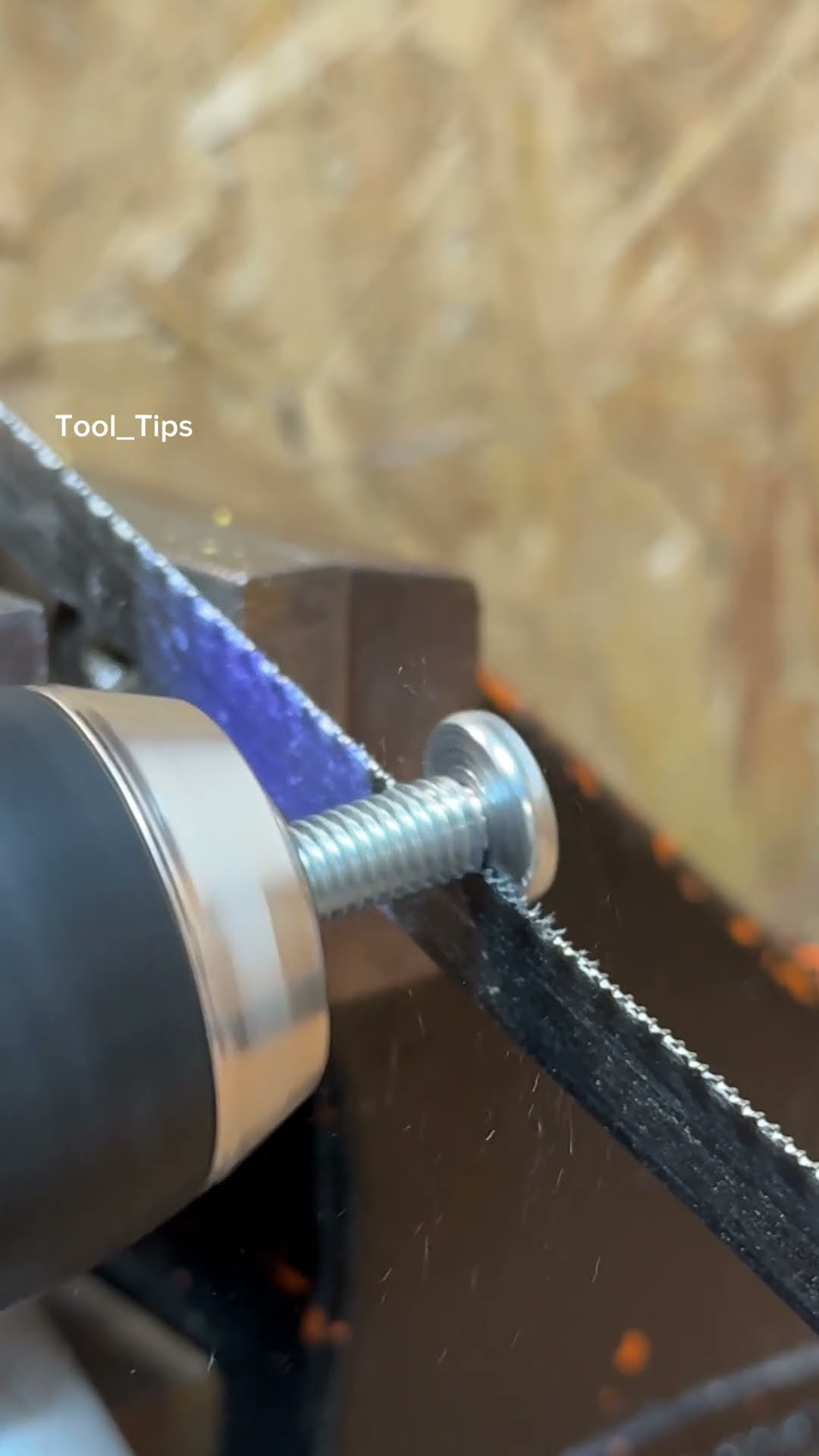Cutting bolt head