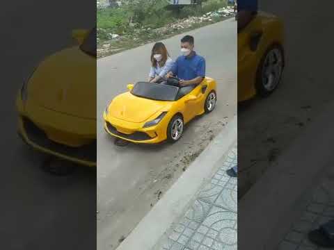 Video Xe ô tô điện trẻ em tải trọng 150kg 2 người lớn ngồi... - youtube