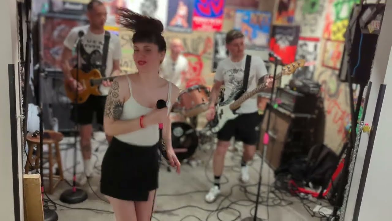 Cran - Mort aux Traitres (Live at The Punk Rock Museum)