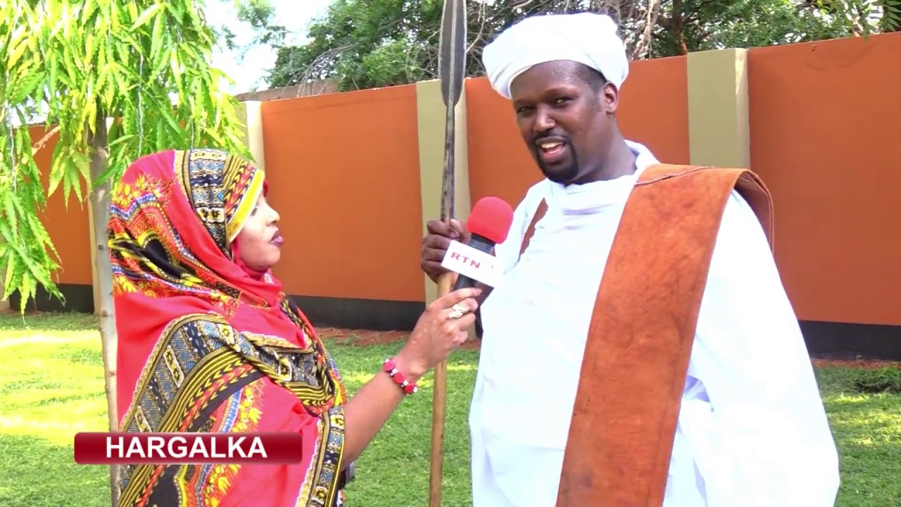 Mandera waxaa lagu soo gebo-gabeeyay bandhig hiddaha iyo dhaqanka Soomaalieed.