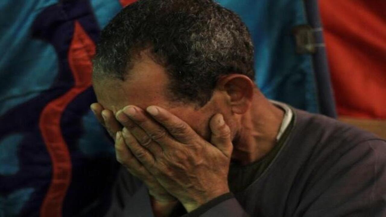 طرد ابنه من البيت لأنه فشل في الدراسة لكنه لم يصـدق عيناه لما رآه بعد مدة طويلة من ذلك!!