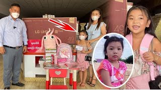 Lovely!  Finally, Duke Huot Chea met his niece Nana and even uttered such words: