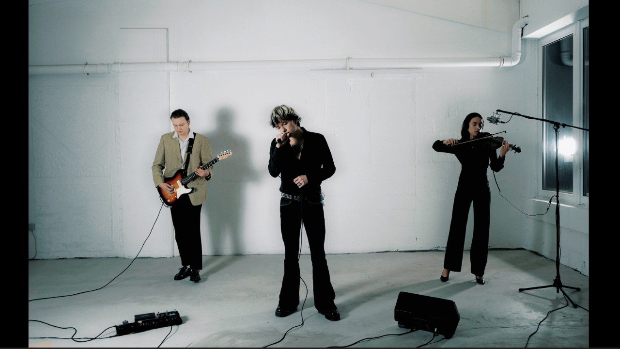 Watch Moonkid ☾ - LABOE (Live Session) on YouTube Watch Moonkid ☾ - LABOE (Live Session) on YouTube