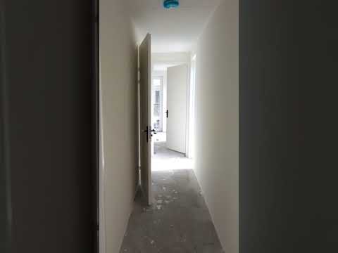 Video afspelen: Nieuwbouwwoning Almere voorzien van Renovlies Behang en sauswerk   Video Review 382 Behangservice NL