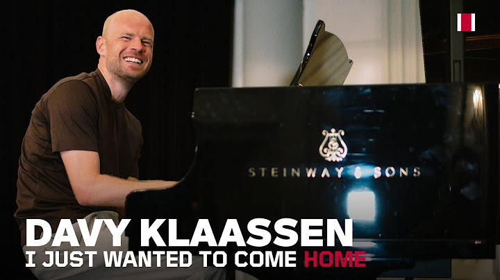 Davy Klaassen playing piano 🎹 in a beautiful venue and talking about his love for Ajax 🤍❤️🤍