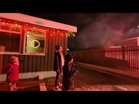 Video: Đêm giao thừa ở Reykjavik, Iceland