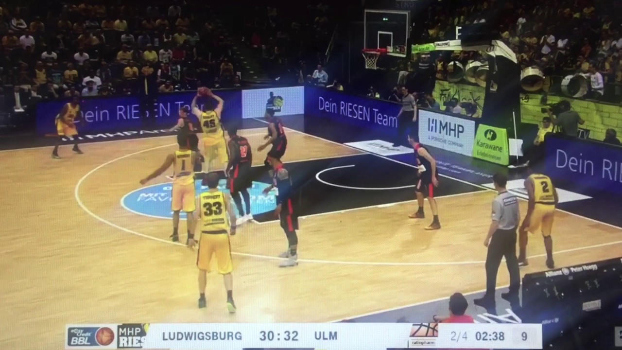 Jack Cooley in der Zone // BBL Playoffs Game 4 Ulm - Ludwigsburg