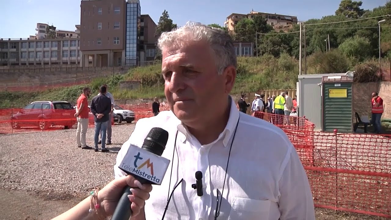 Alle fiamme un escavatore del Gruppo Mammana di Castel di Lucio. Indagano i Carabinieri