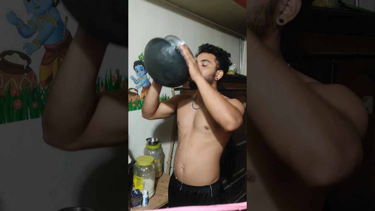 Drinking milk💪