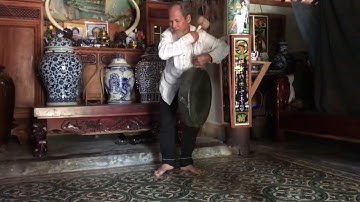 🔴 Già Làng Người Dân Tộc Cơ Tu Hướng Dẫn Đánh Cồng Chiêng