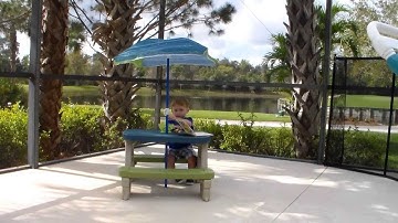 Step2 Sit & Play Picnic Table with Umbrella Review by Viva Veltoro