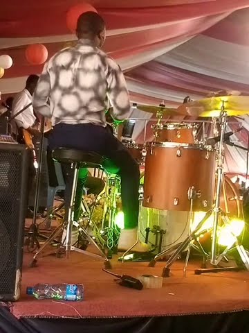 mwamba yesu mwamba