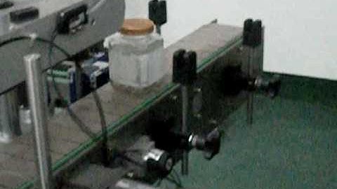 Fully automatic Three sides square bottle labeling machine