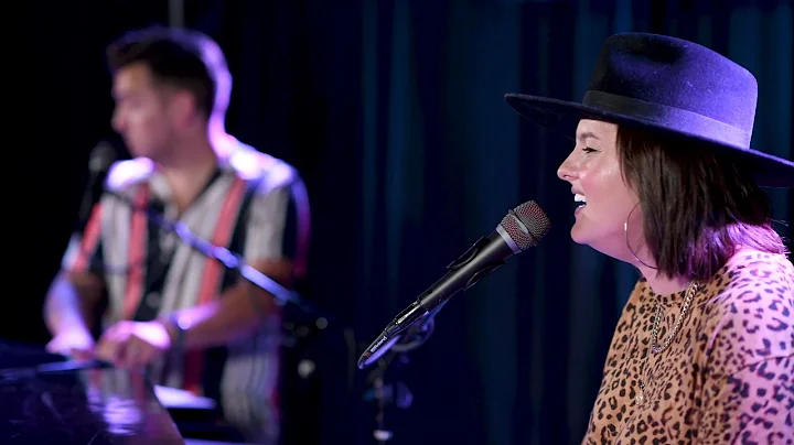 Julia Chisholm : Lady Marmalade - Felix & Fingers