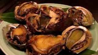 Abalone moving on the plate