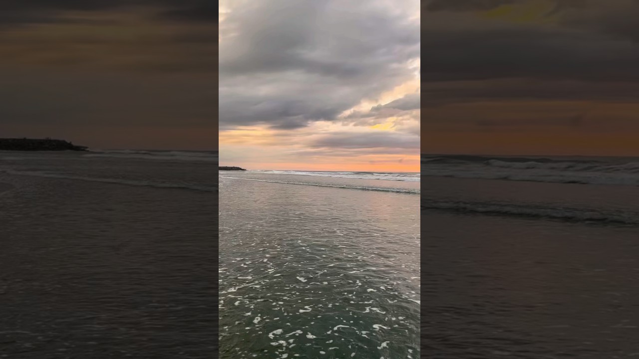 Can't get enough of this vibrant, orange-hued ocean views🌊🌅