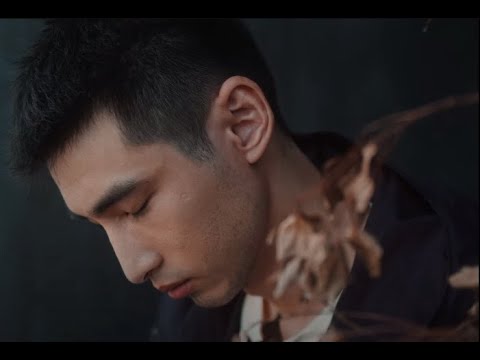 傷心欲絕 Wayne's So Sad - 無名氏敬上 Sincerely, me (Official Video) auf YouTube ansehen