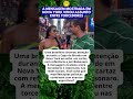 BRASILEIRA EXIBE CARTAZ SOBRE BOLSONARO E CHAMA ATENÇÃO NA COPA