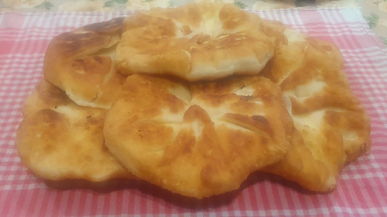 Cum să faci plăcintă cu brânză dospită – rețetă pas cu pas