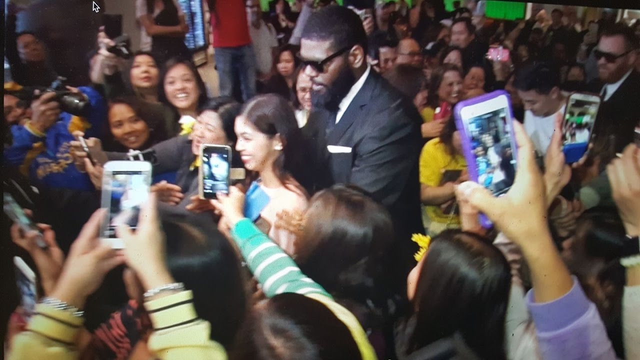 fans go crazy at lax over MAINE MENDOZA and alden richards