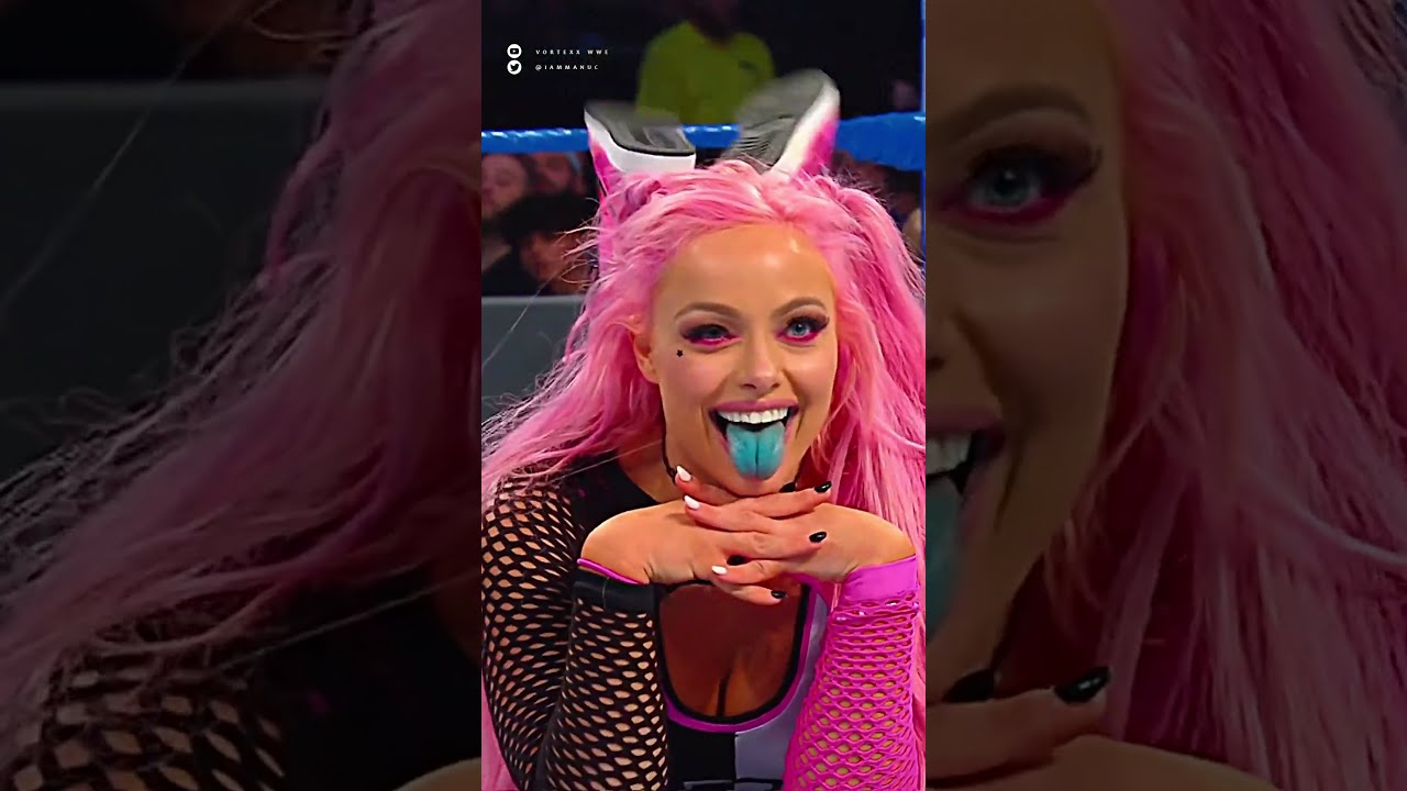 RONDA ROUSEY SE BURLA DE LIV MORGAN IMITA SU POSE LENGUA AZUL Shorts
