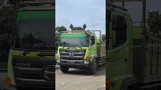 Truk logistik