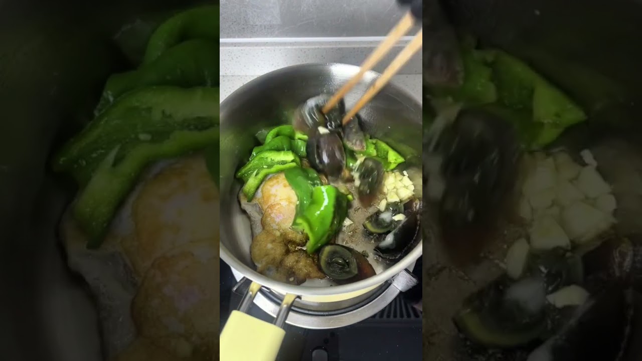 🍜Cooking Refreshing Spicy Egg Noodle Soup with Fried Egg, Paitan,Green Chili,and Garlic!🌶️🥬