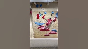 competition wall🟢🟥#climbing #bouldering #youtube #shorts #subscribe #red #trending #youtubeshorts