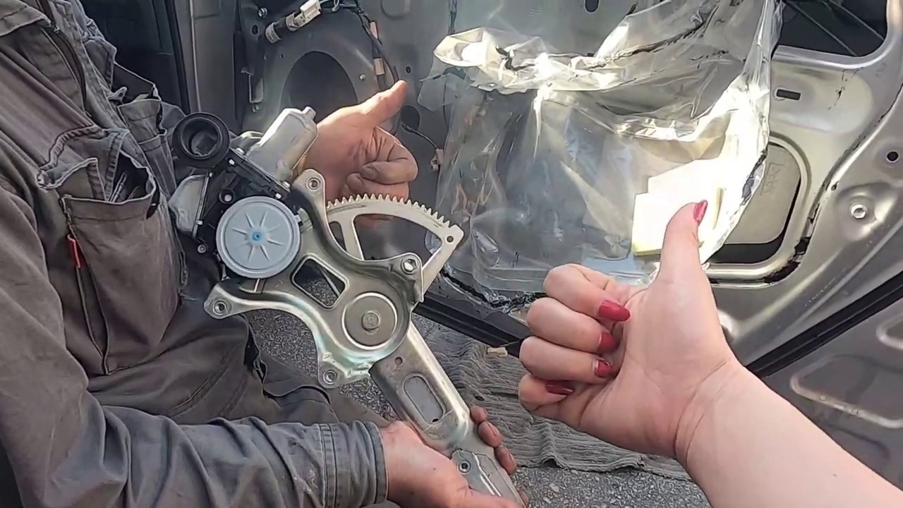 ZVW30 Prius Let's remove the window regulator! (^^)! ZVW30 How to