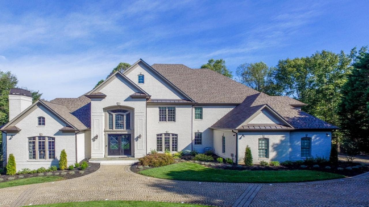 810 Fairway Oaks Lane, Knoxville, TN Presented by Angie Cody.