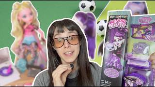 Playing with DOLLS Instead of Watching the FIFA WORLD CUP!
Playing with DOLLS instead of watching the FIFA WORLD CUP starring the NEW Monster High Self Scare Spectra!
➡️ For more Monster High: https://youtu.be/fgBw-lnwbtU?si=BbptIkZ_Eau1FwlU
Well America is hosting the Fifa World Cup, and the tourists have arrived in NYC to go to Met Life Stadium in New Jersey to root for their favourite football/soccer team...Disinterested? Me too! I want to keep myself safe from tourists and football/soccer fans, so Ill be inside playing with dolls instead!
In this video well take a look at the NEW Monster High Self Scare Spectra, then set up a beautiful self care display with Spectra and all of her friends!
➡️ Check this link for Monster High Self Scare Spectra: https://www.amazon.com/dp/B0G44LN98J?ref=ppx_yo2ov_dt_b_fed_asin_title
Check out my other videos! I collect Rainbow High, Monster High, Bratz, Barbie, other 1/6 dolls and toys, Chinese Art BJDs, BJDs, Miniatures and more! Here youll see doll Unboxings and reviews. Doll restyles, and custom dolls. I sew for dolls, I craft with dolls. Its about dolls is what Im saying! So if youre into dolls stick around and check out some of my other videos.
This video is NOT created for children and is intended for ADULT doll collectors, doll lovers, parents and anyone other ADULT who buys dolls for themselves or FOR kids!
Im thrilled to be able to share my dolls and art with you all!
➡️ Please subscribe: https://www.youtube.com/@Ministitches?sub_confirmation=1
For more, follow me on instagram & TikTok!
➡️ Instagram: https://www.instagram.com/barbies_mini_stitches/
➡️ TikTok: https://www.tiktok.com/@amandaleigh732
➡️ JPfans -Sign up with $86 Coupon: https://jpfans.com/register/?ref=800140307
➡️ Try Epic Water Filters: https://pmx-production.herokuapp.com/affiliate-link/BYFHDWNRLZ
USE CODE ministitches15 FOR 15% OFF ON YOUR FIRST ORDER!
➡️ Sign Up for Mercari: https://merc.li/MHXB9U6Jb
➡️ Shop My Mercari: https://www.mercari.com/u/amandaleighz/
➡️ Join WhatNot: https://whatnot.pxf.io/dOzdky
➡️ Follow Me On WhatNot: https://www.whatnot.com/s/IIrEMbbo
#Fifaworldcup #Monsterhigh #Review #unboxing #playingwithdolls #Dolls #DollCollector #Dollcollection Playing with DOLLS Instead of Watching the FIFA WORLD CUP!