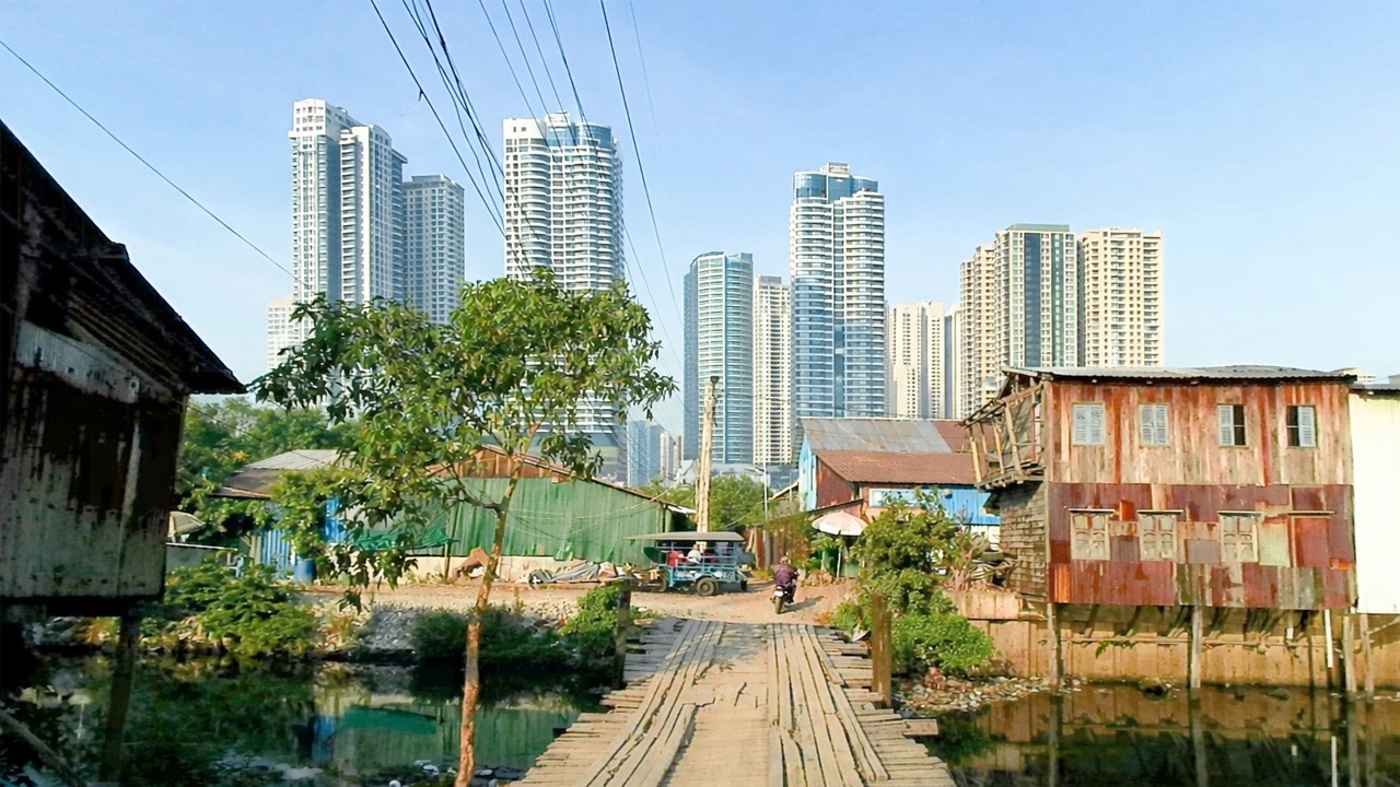 Travel across the old wooden bridge to enter Phnom Penh, a tourist and entertainment video 2026