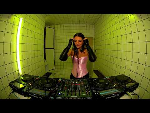 Daniella da Silva | HÖR - February 1 / 2024