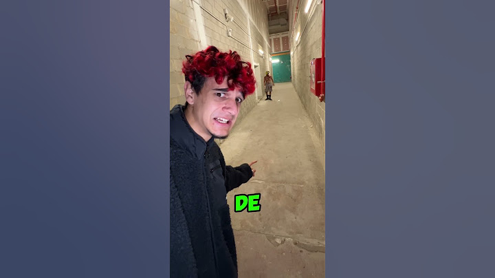 Hay un APOCALIPSIS ZOMBIE en un CENTRO COMERCIAL!