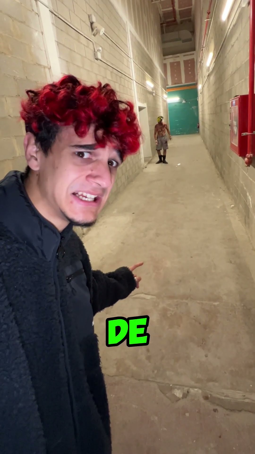 Hay un APOCALIPSIS ZOMBIE en un CENTRO COMERCIAL!