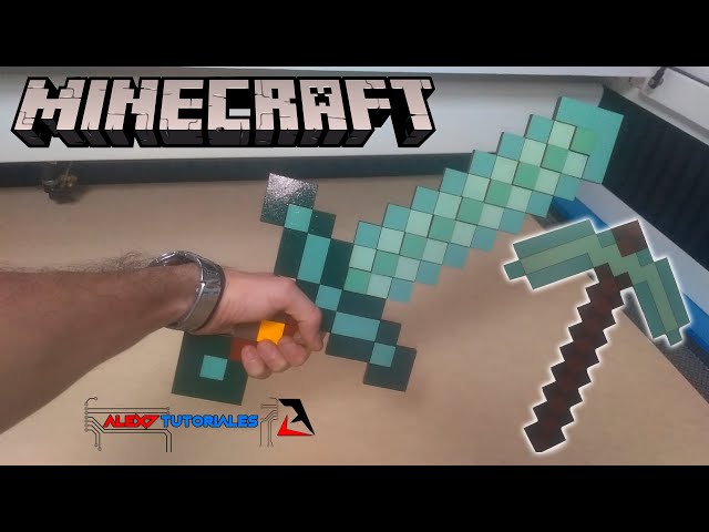 Minecraft Disfraz Espada y Pico de Diamante Transformable : :  Juguetes y Juegos