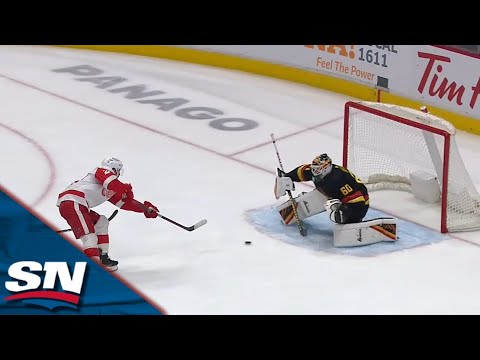 Red Wings' Pius Suter Scores On Breakaway In Midst Of Canucks' Line Change