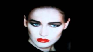 Video thumbnail of "Robert Palmer - Addicted To Love"