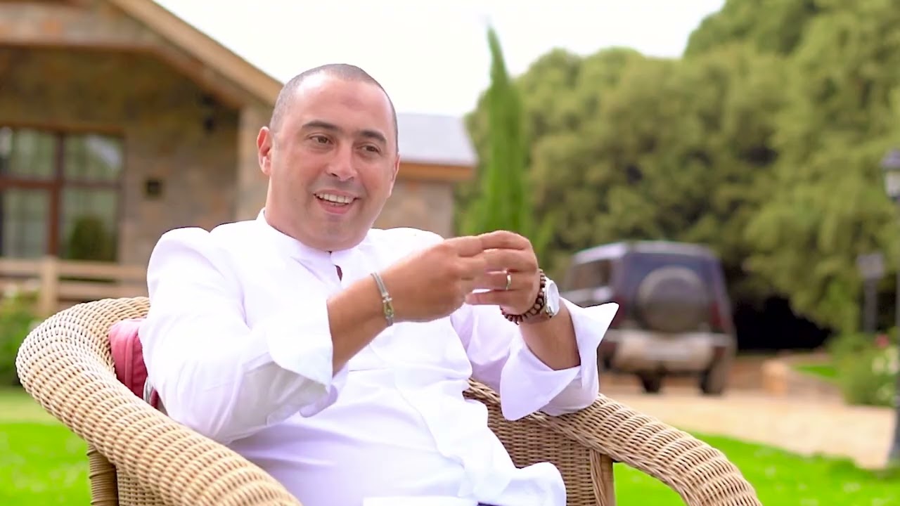 Laissez-vous immerger dans le récit de réussite d'Atlas Crown.