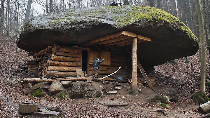 Hombre Construye Casa Oculta Bajo una ROCA en el Bosque | De Principio a Fin por @Outdoor_builder