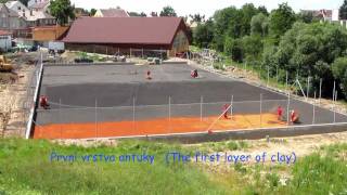 Stavba tenisových kurtů. Tennis Courts Construction. Turnov.wmv(Stavba čtyř tenisových kurtů s antukovým povrchem v Turnově. The construction of four tennis courts with clay in town Turnov, Czech Republic. 網球場建設，圖爾 ..., 2011-09-17T12:28:34.000Z)