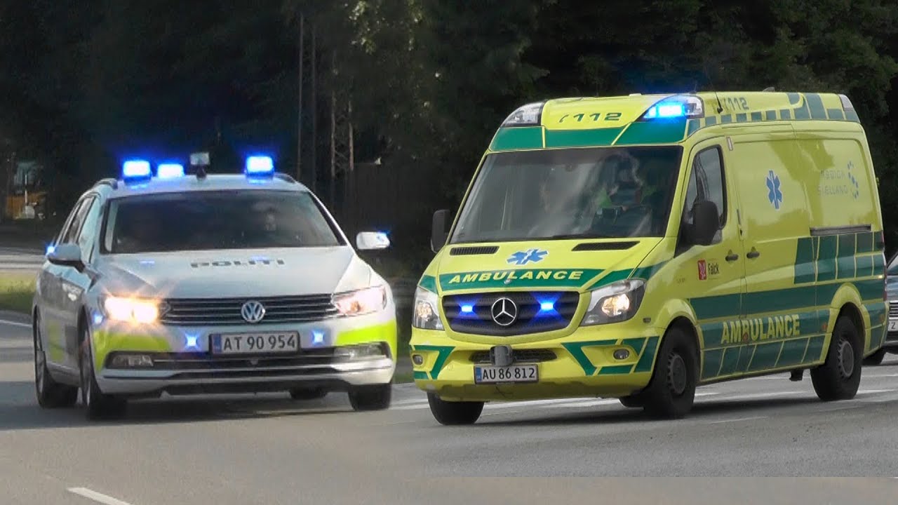 Ambulances og Politi i udrykning i Køge // Ambulances and Police cars responding with code 3 in Køge