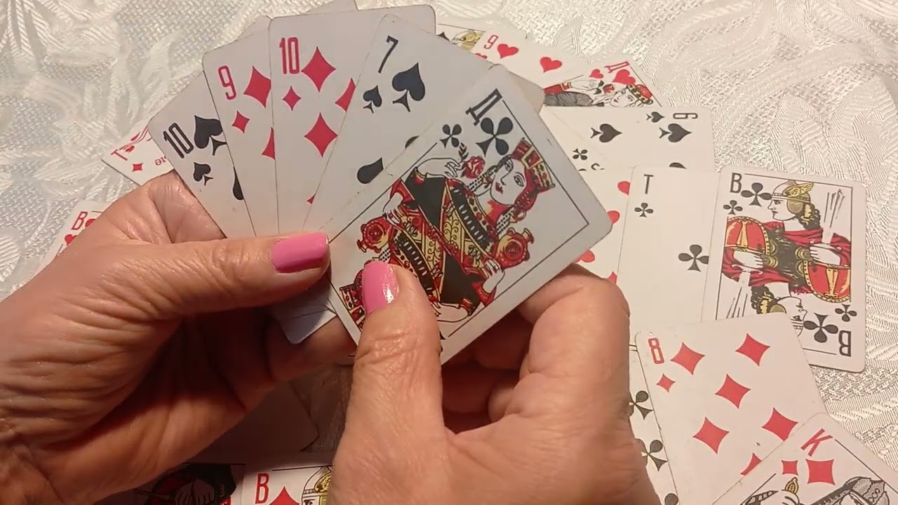 Думает ли крестовый король о даме червовой??? Что он о тебе думает?