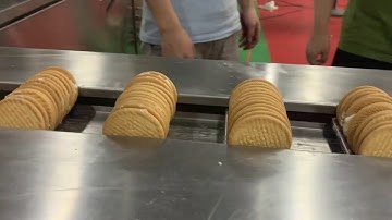 Skywin Sandwich Biscuit Making Machine with 3 Servo On Edge Packing Machine