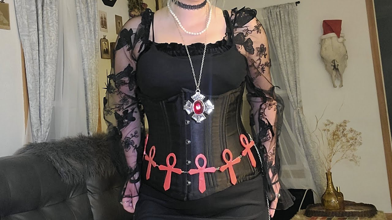 Making an ahnk belt- Diy Gothic Fashion