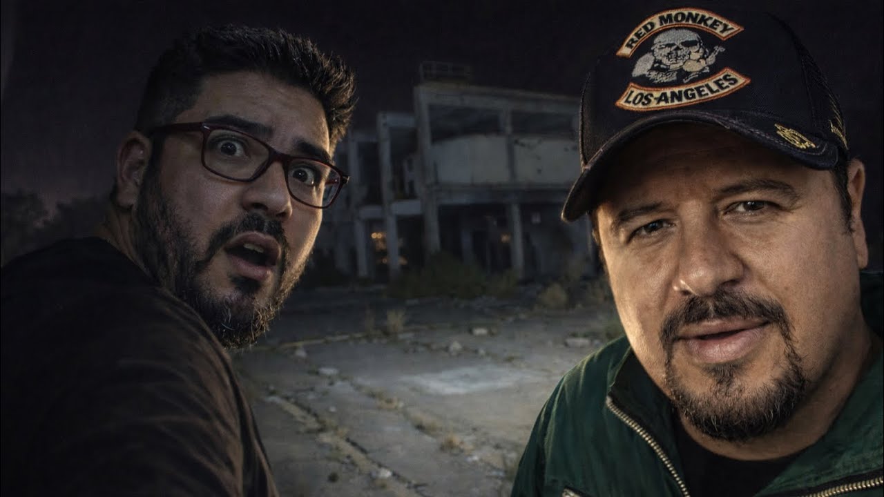 Explorando una CIUDAD FANTASMA abandonada durante la noche 🌑🏚️